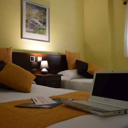 Hotel Complutense Alcala de Henares Exterior photo