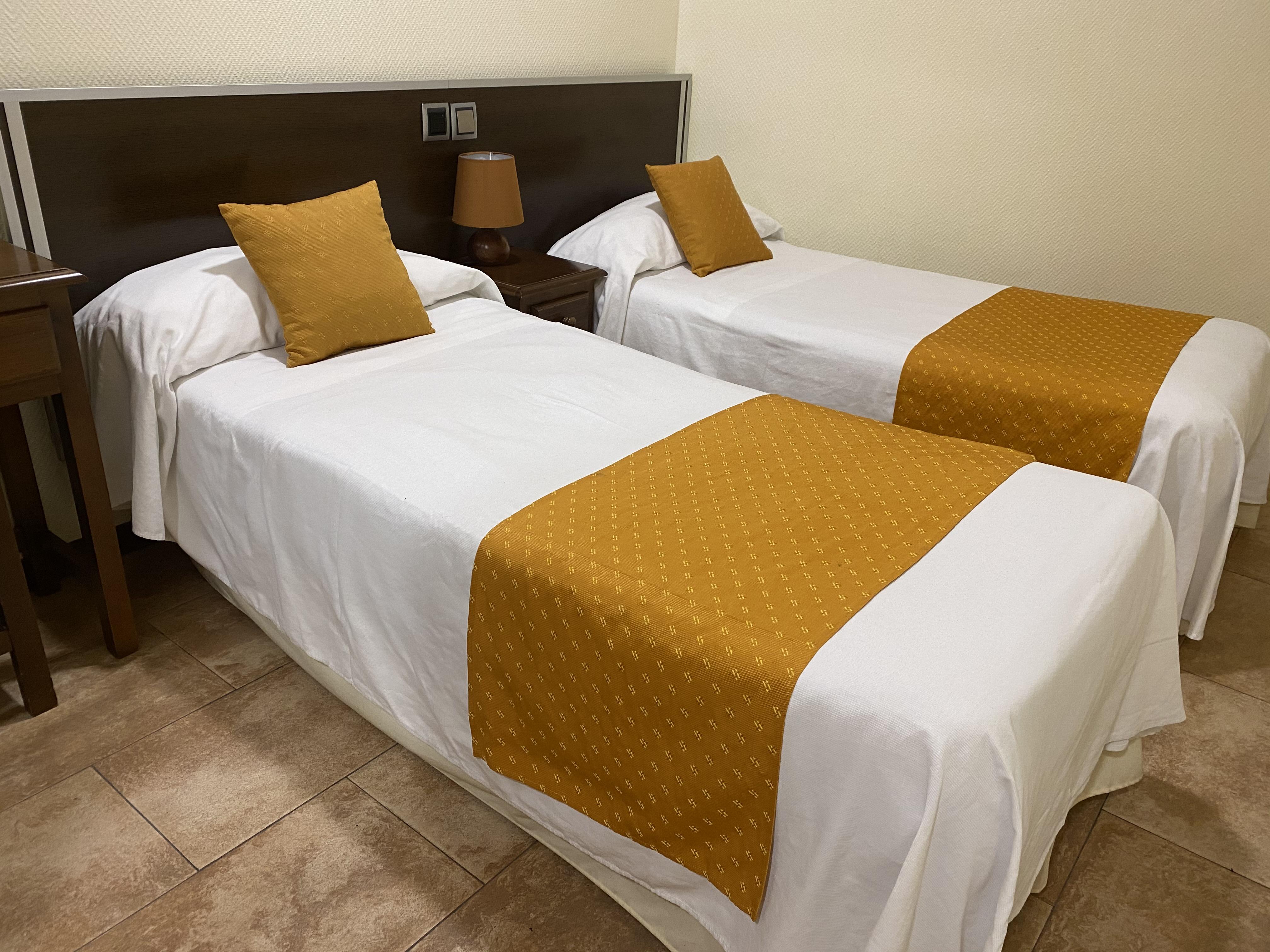 Hotel Complutense Alcala de Henares Exterior photo