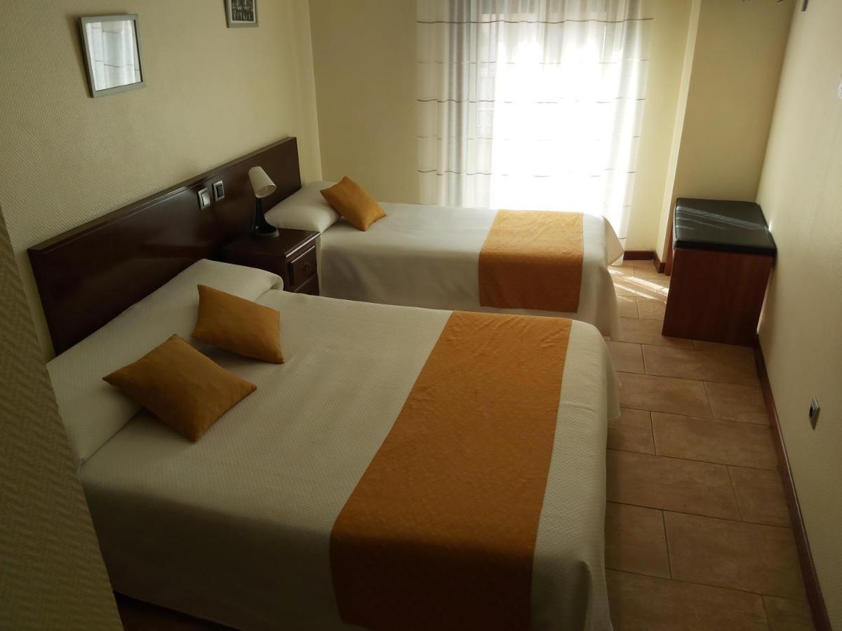 Hotel Complutense Alcala de Henares Exterior photo
