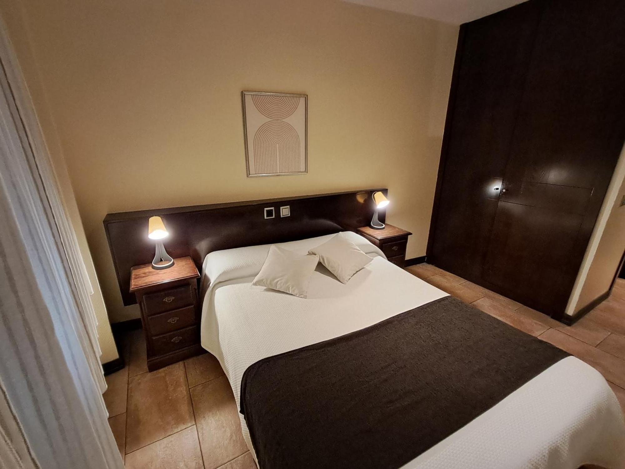Hotel Complutense Alcala de Henares Exterior photo