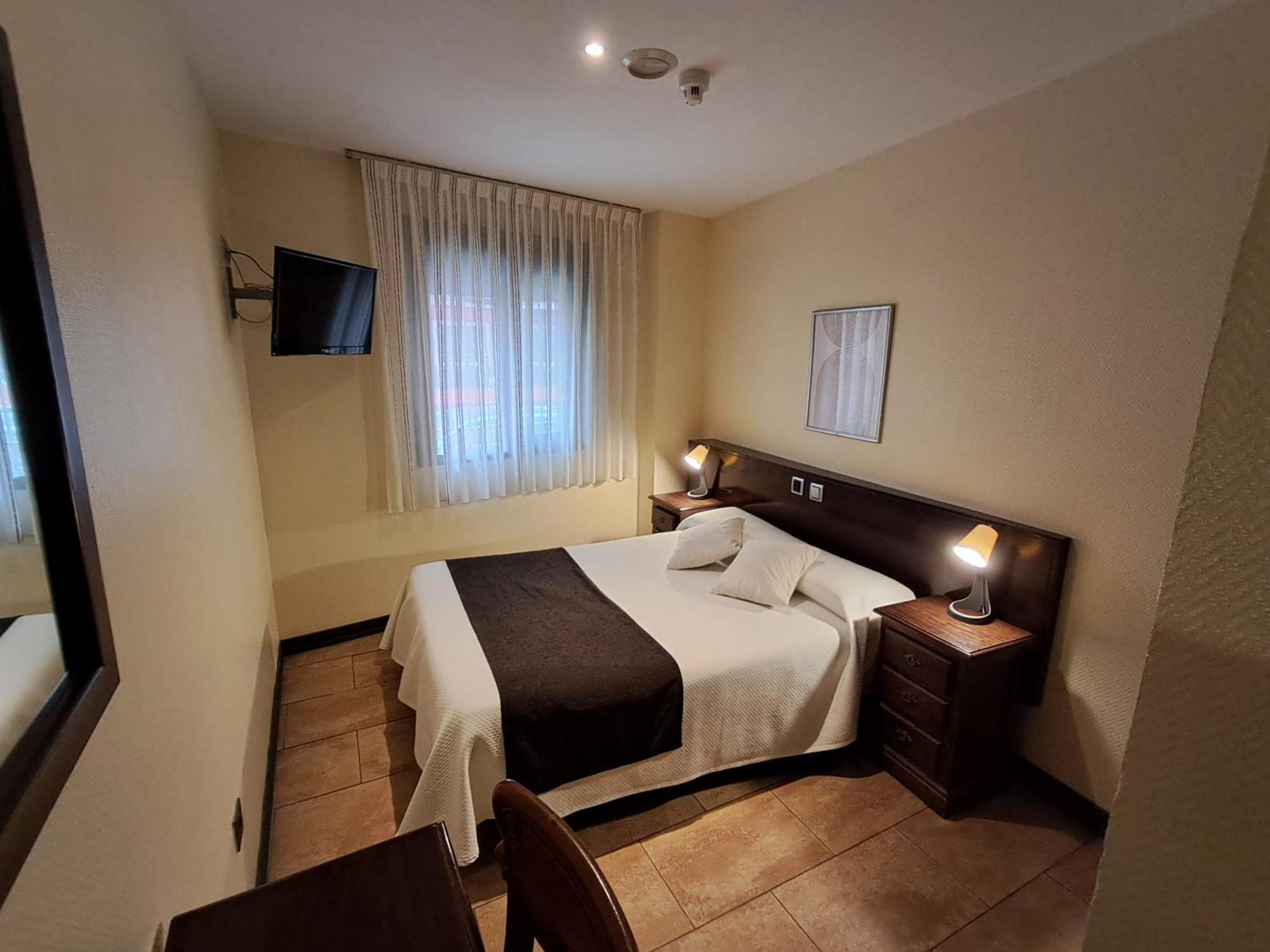 Hotel Complutense Alcala de Henares Exterior photo