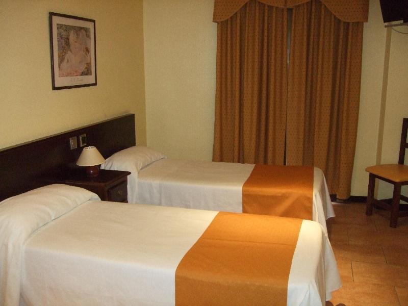 Hotel Complutense Alcala de Henares Exterior photo