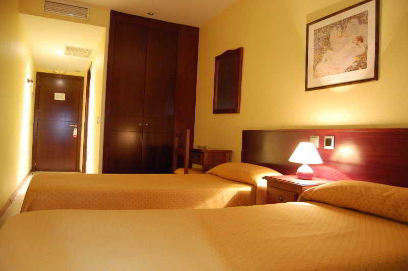 Hotel Complutense Alcala de Henares Exterior photo