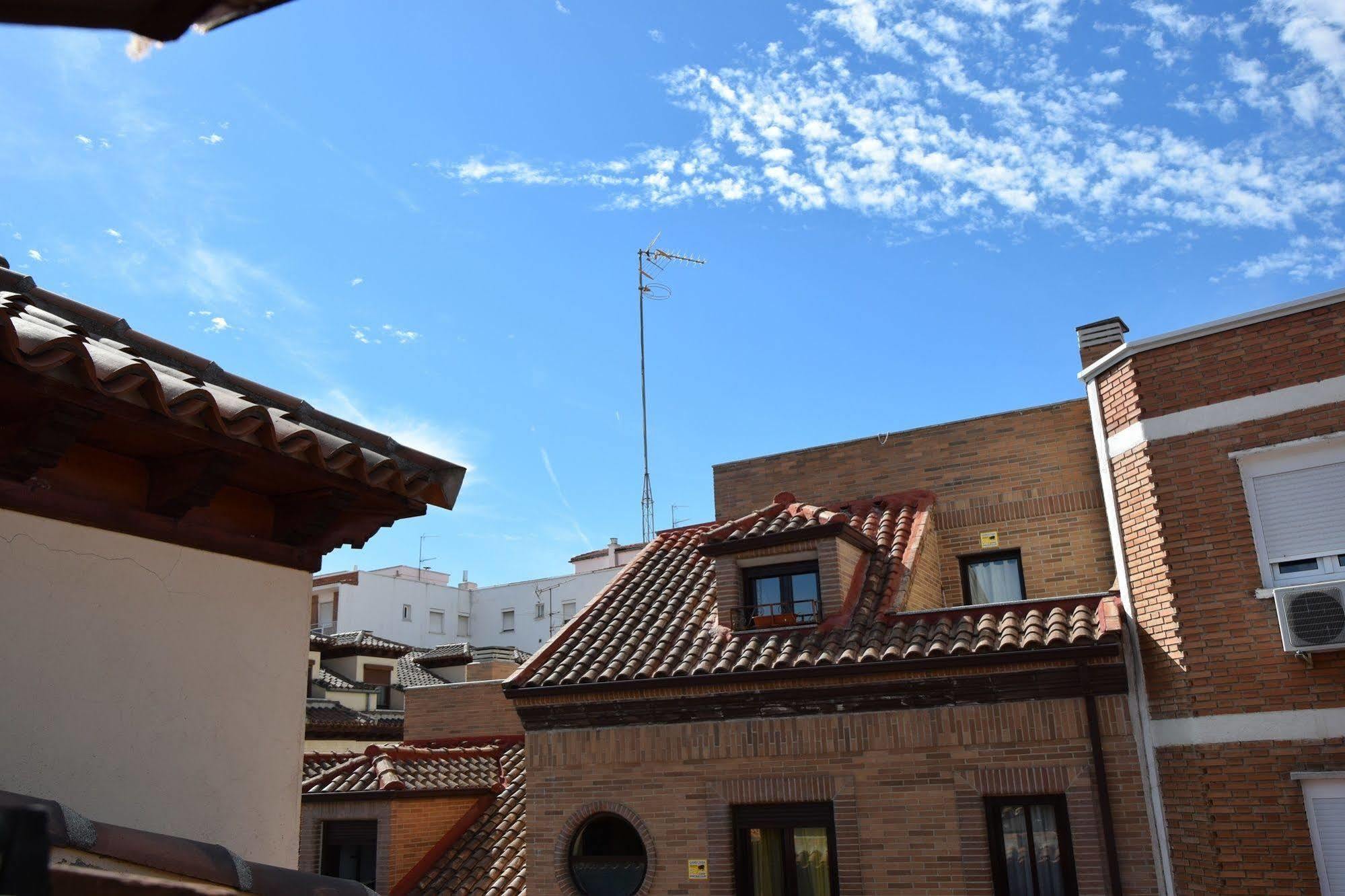 Hotel Complutense Alcala de Henares Exterior photo