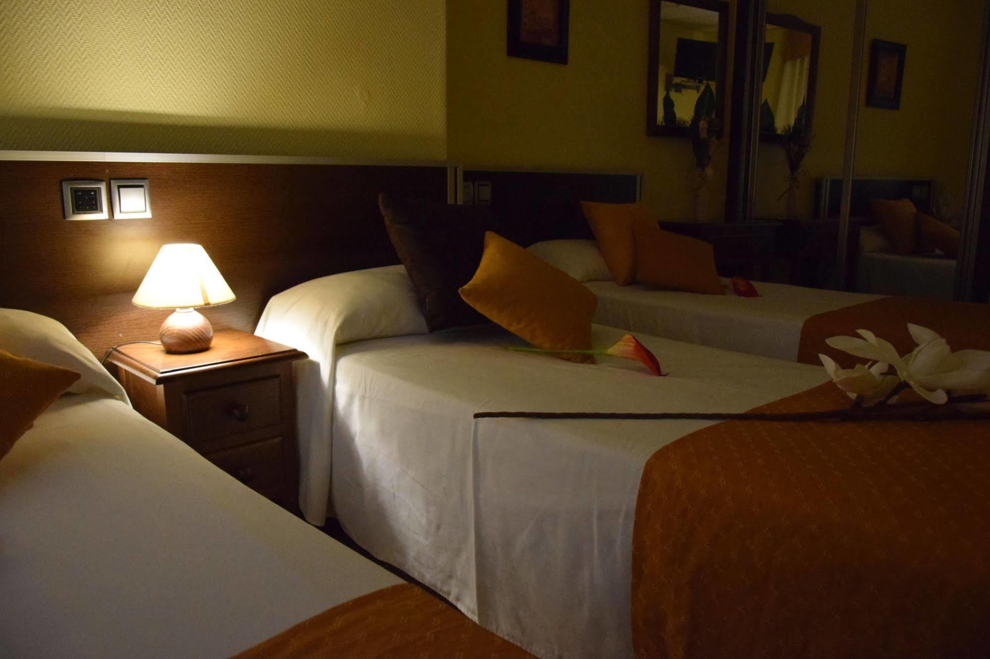 Hotel Complutense Alcala de Henares Exterior photo